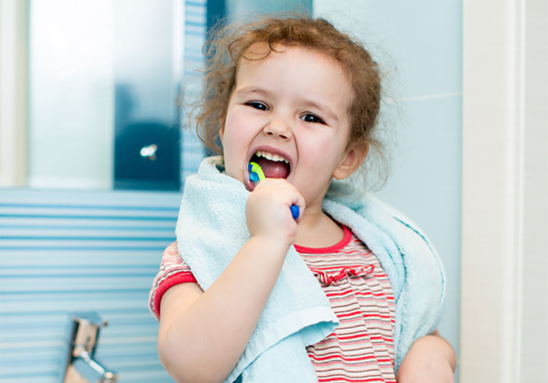 girl-brushing-teeth