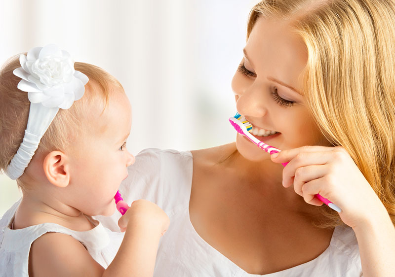 baby-brushing-teeth