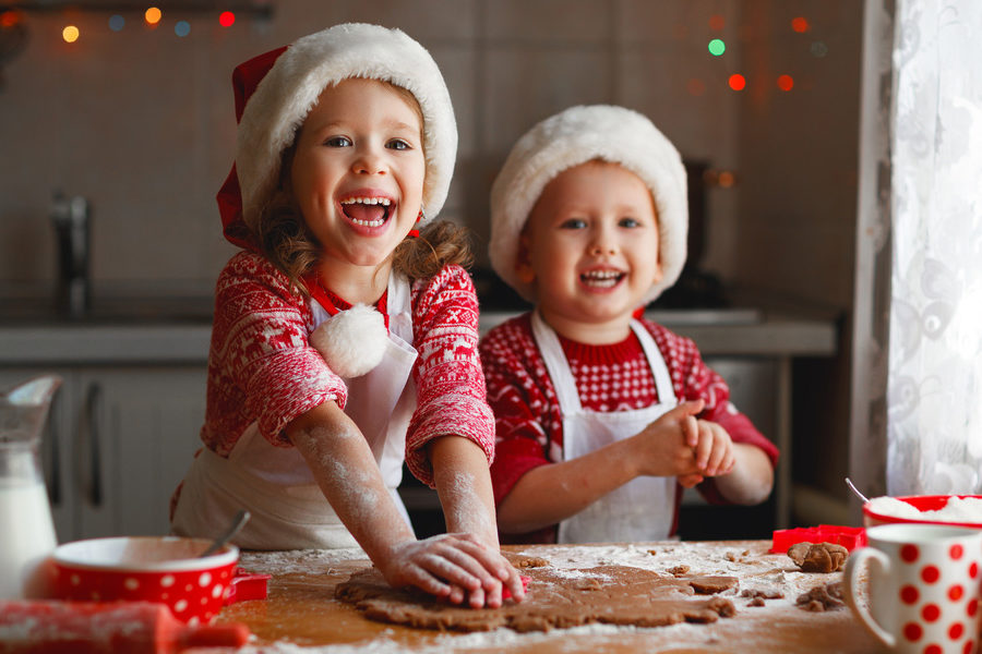 Kids-making-holiday-cookies